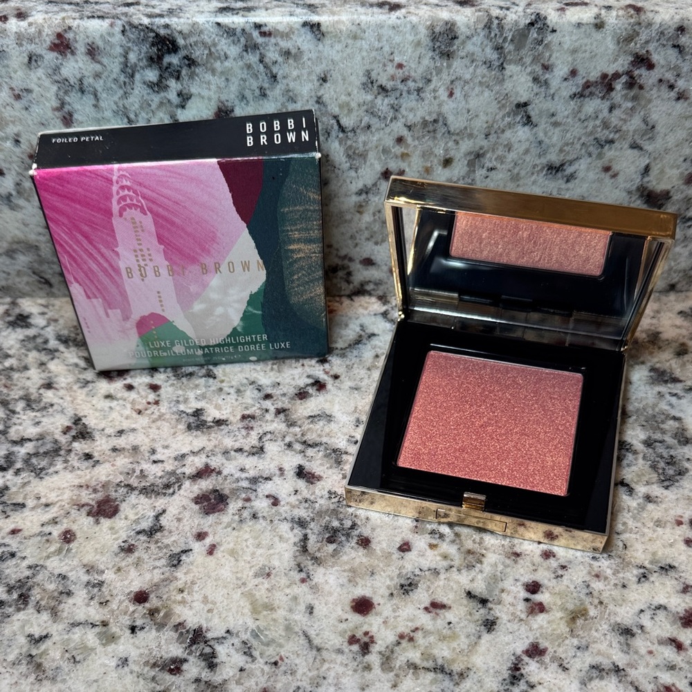 Bobbi Brown Foiled Petal Luxe Gilded Highlighter